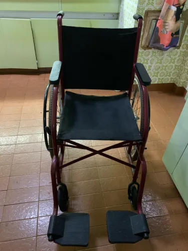 Cadeira de rodas simples