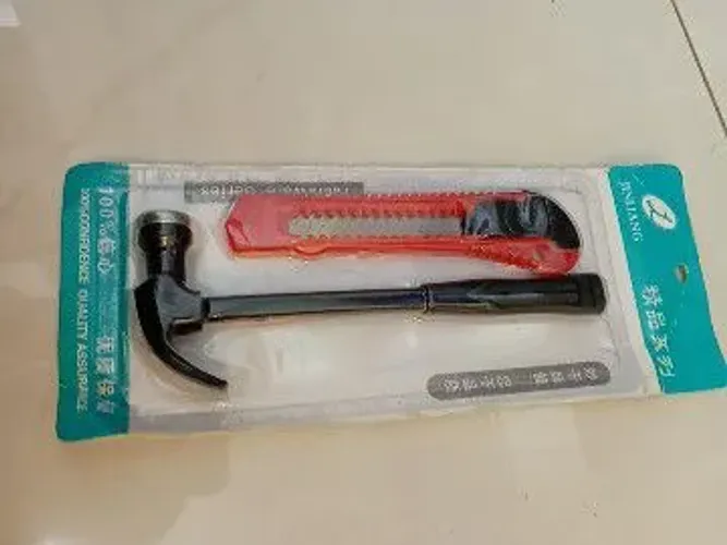 Estilete e martelo