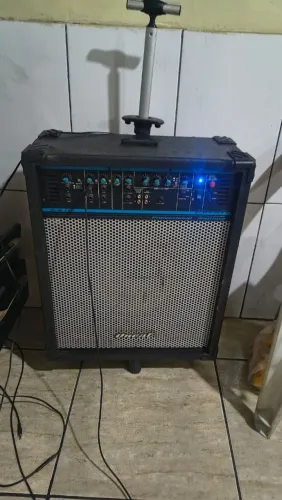 Caixa de som amplificada