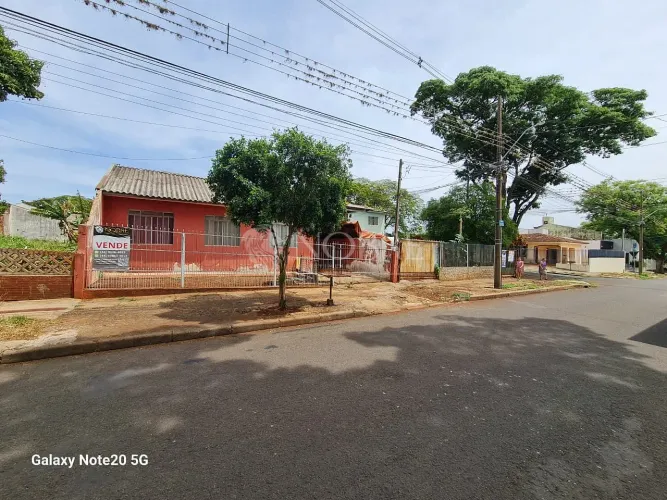 Casa com 3 kitnets próximo a Pedro Taques