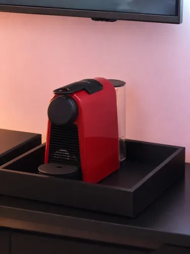 IMPERDÍVEL Cafeteira Nespresso Essenza Vermelha - Ótimo estado
