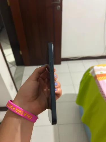 iPhone 13 usado em boas condições