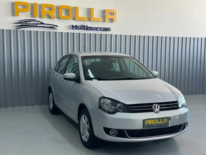 Volkswagen Polo Sedan 1.6 MI 101cv 8V 4P 2013