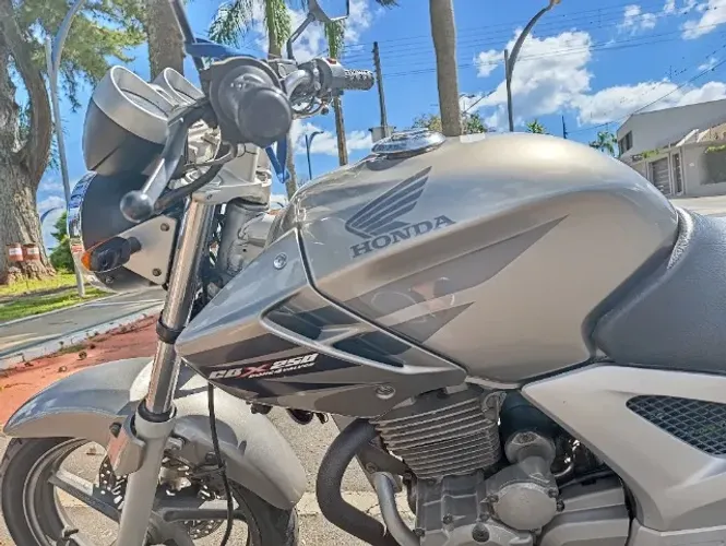 Vende-se cbx Twister ano 2008.