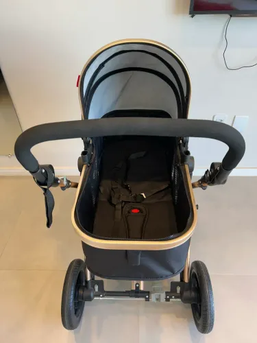 VENDO CARRINHO BEBÊ- LUXO 3 EM 1 - EM PERFEITO ESTADO DE CONSERVAÇÃO