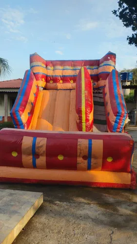Escorregador inflável 