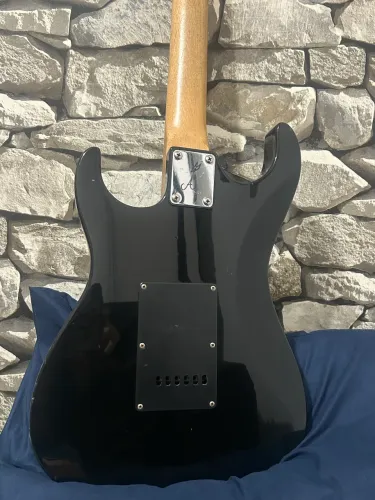 Vende-se guitarra washburn
