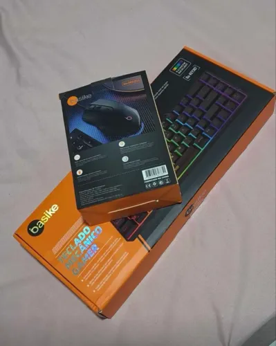 Basike Kit Teclado e Mouse Gamer com Fio USB RGB Layout QWERTY Compacto e Mouse Óptico