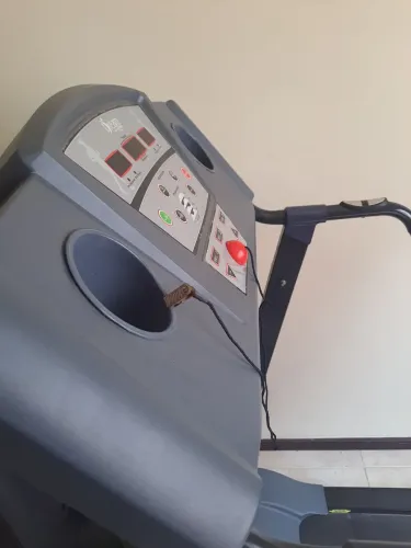 Vendo uma Esteira Eletrônica Dream Fitness TD 142A - Seminova, Excelente Estado.