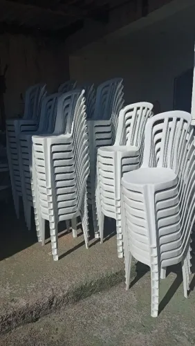 Conjunto Mesas e Cadeiras de plástico brancas p Festas, Eventos, sítio, piscinas, igrejas.