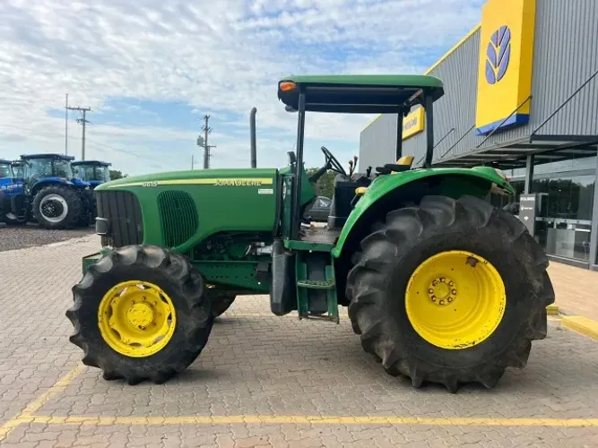 Trator John Deere 6615