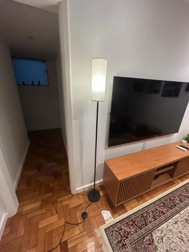 Luminária de chão para escritório com 3 temperaturas na lampada