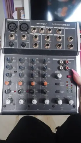 Mesa de Som Behringer Xenyx 802S Pouco Uso