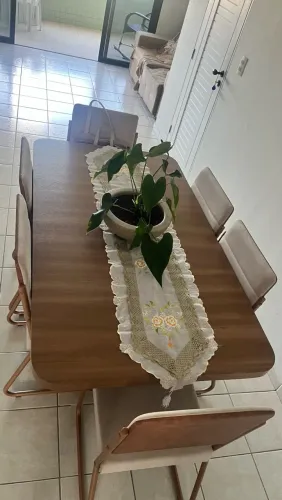 Mesa de jantar com 6 cadeiras