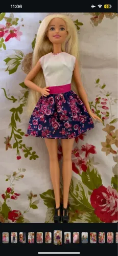 Boneca Barbie com cabelo longo 