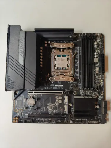 Placa-mãe Gigabyte B650M AORUS Elite AX AM5 DDR5 Wi-Fi 6E