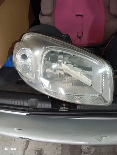Farol direito Fiat Uno