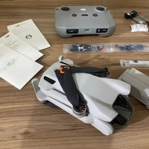 DJI Drone Mini 3 fly combo 3 baterias Novo