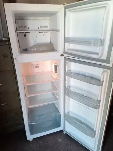 Geladeira Frost Free 260L