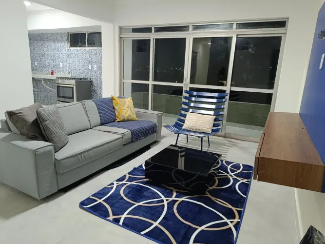 Linda suite mobiliadaem apartamento compartilhado no Cocó (Leia o anúncio)