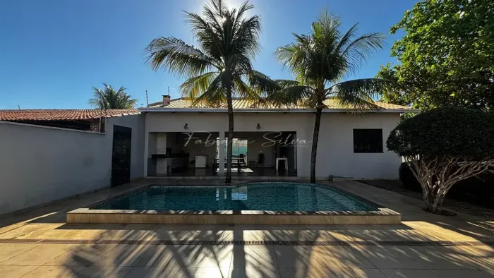 Casa com 4 quartos (duas suites) a venda na 606 sul