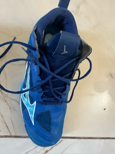 Mizuno Wave Momentum 3 Mid
