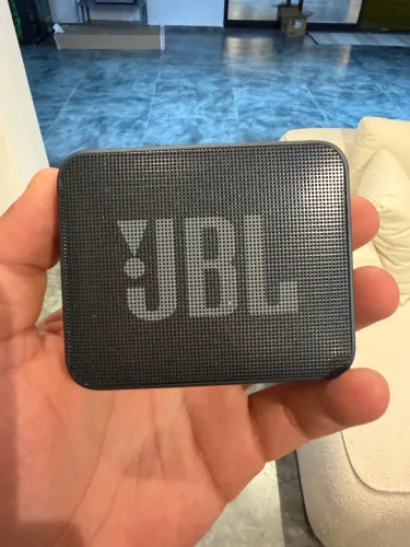 Caixa de som JBL go essential 2
