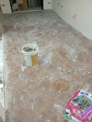 Piso vinílico colado