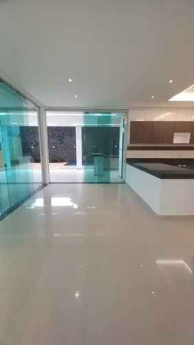 Montenegro boulevard, exc casa, 4 suítes, piscina, garagem.