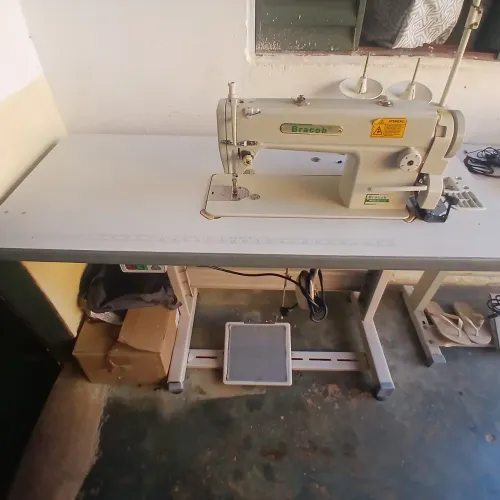 Maquina de costura Reta industrial