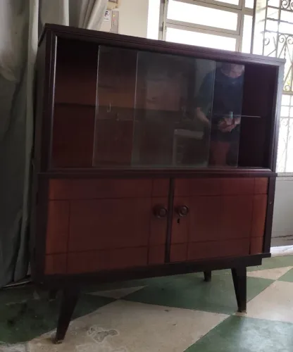 Cristaleira/ armário buffet vintage, Fabricado pela GUELMANN NA DECADA DE 50/60.