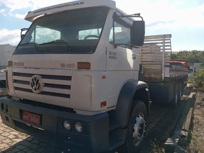 Caminhão Volkswagen 15.180 Worker 3 Eixos