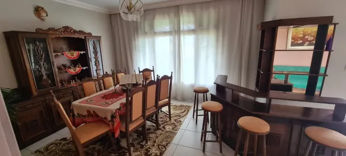 Móveis em Imbuia maciça IMPECAVEIS