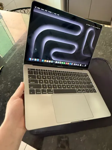 MacBook Pro 13 A1708 - i5 8GB SSD 256gb