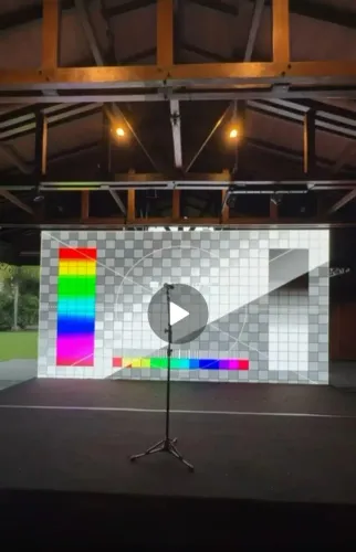 Vendo Painel de led indoor p4.9 gabinetes de 96x96 semi novo 3x2m 15mil