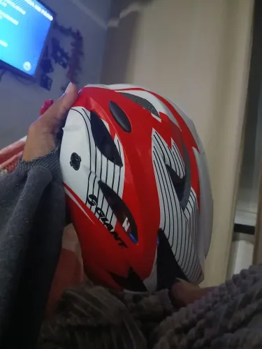 Vendo um capacete de bicicleta