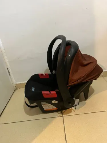 Vendo um bebê conforto