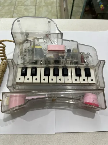 Telefone piano vintage transparente 