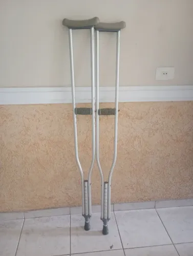 Vendo par de muletas usadas