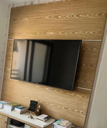 Painel Projetado em MDF para TV , motivo da venda , não estou usando .