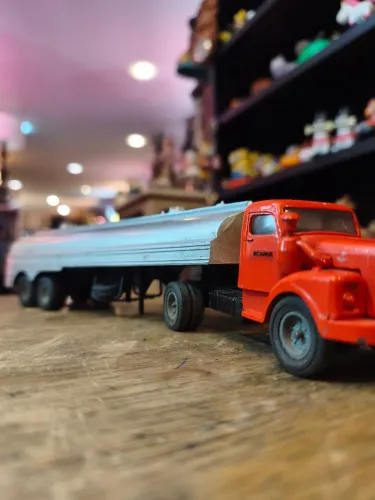 Rara miniatura caminhão Scania Jacaré Tanque Juê. Anos 70