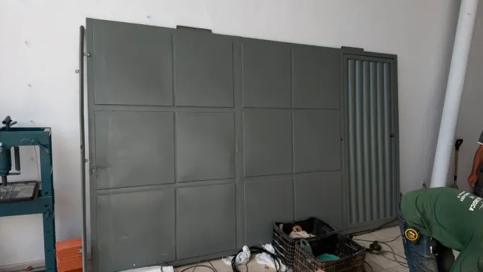 Portão em bom estado Largura 3,55m x 2,10 de Altura