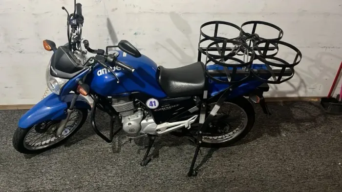 Cg Cargo 150 Eds Flex com suporte para galoes de agua com apenas 38700 km