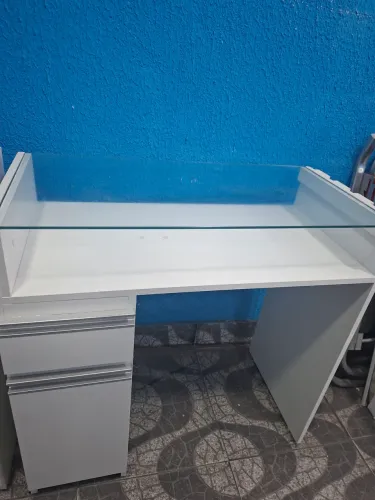 Mesa para nail designer  nova no plástico 