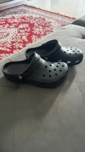 Crocs Classic (Classic Clog) original preta - M5/W7 (35/36 BR)