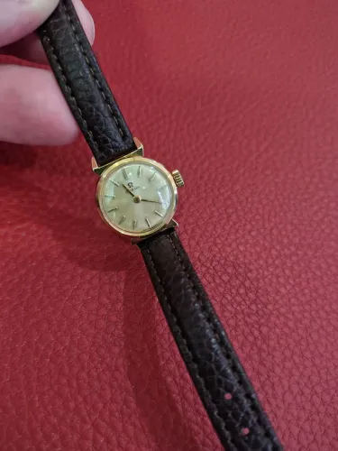 LINDO RELÓGIO OMEGA FEMININO! CORDA MANUAL! NOVINHO