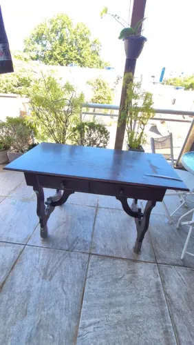 Vendo mesa escrivaninha de madeira maciça