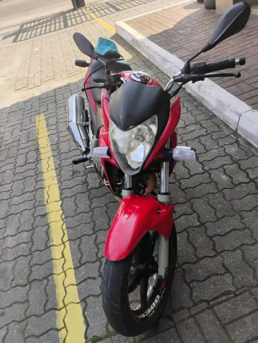 Venda moto cb 300r aceito rolo Só transferir .