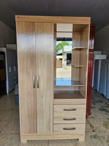 Guarda roupa conservado