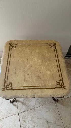 Mesa Vintage em Mármore Travertino